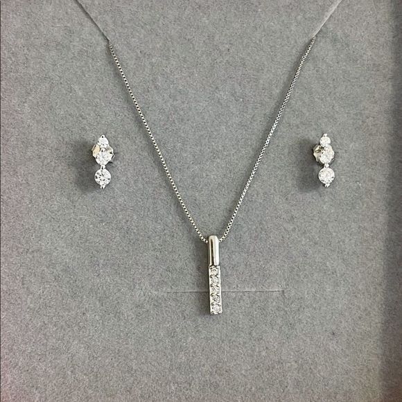 14K White Gold Bar Necklace Gift Set - Picture 2 of 5